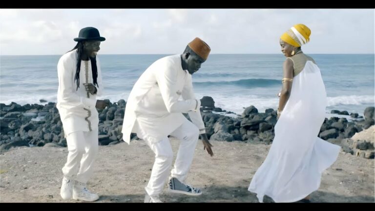 Carine Au Micro feat. Daara J Family – Loin Des Yeux, Près du Coeur