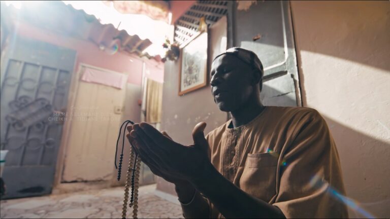 DIP DOUNDOU GUISS – GUDDI YI ÑU TOLLOU